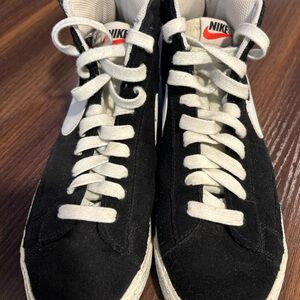 Nike Men's Black and White High-Top Sneakers